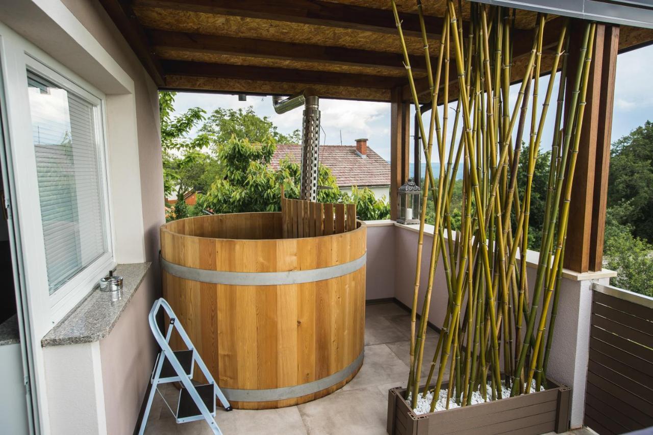 Apartment Ma&Ja With Hot Tub Metlika Exterior foto